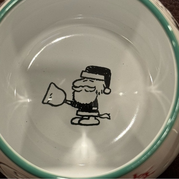 Snoopy Charlie Brown Lucy & Snowflakes Tear Drop Style Peanuts Christmas Mug - Picture 10 of 10